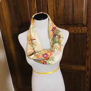 Sciarpa Infinity Kimono di seta, sciarpa a fiori di seta, sciarpa riciclata, Kimono vintage