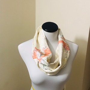 Sciarpa Kimono Infinity di seta, sciarpa di fiori di seta e prugna, sciarpa upcycle, Kimono vintage