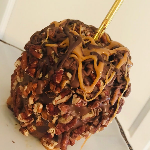 Pecans dipped caramel apples