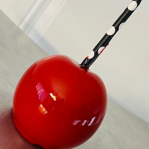 Red candy 6 apples