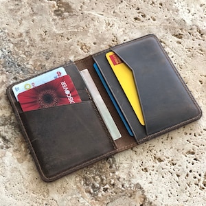 PERSONALIZED Minimalist Leather Bifold Wallet. Slim Leather Wallet. Distressed Leather Credit Card Wallet. Leather Card Holder