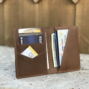 Slim Front Pocket Bifold Wallet. Minimalist personalized Leather Wallet. Bifold Credit Card Holder. Wedding Groomsmen Wallet. Wallet for him