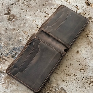 Classic Bifold Wallet. Slim Leather Wallet. Distressed Leather Wallet. Minimalist Leather Wallet. Unisex Wallet image 3