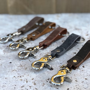 Porte-clés en cuir avec bouton-pression, monogramme en cuir, porte-clés, porte-clés en cuir avec mousqueton, cadeau de mariage, fabriqué aux États-Unis