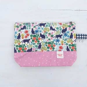 Cat in the Garden Pouch