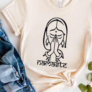 Namaste Shirt Svg Design, Yoga Svg, Namaste Svg File per Cricut, Yoga Png, Yoga Namaste Svg, Meditazione Svg Png Eps Dxf Download istantaneo