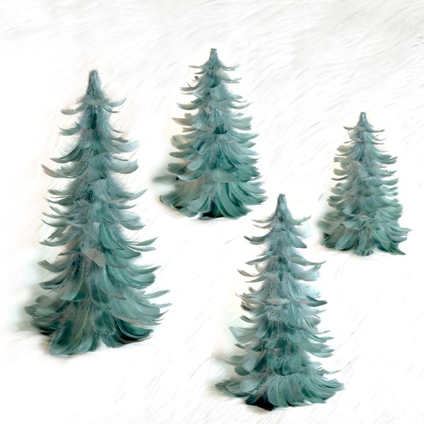 Decoratieve Celadon (blauwgroen grijs) veren kerstbomen voor vakantie-evenementen en winterwonderland woondecoratie - van miniatuur tot groot