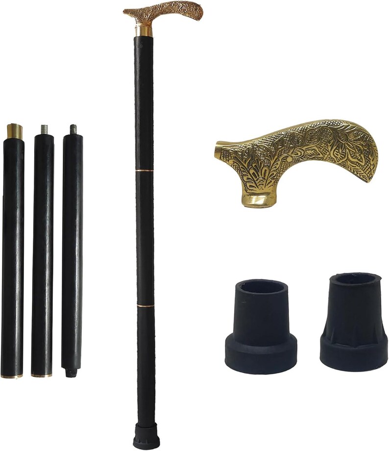 Pu&ograve; includere: Un bastone da passeggio in legno nero con un manico dorato e un design floreale decorativo. Il bastone &egrave; regolabile e viene fornito con due punte in gomma nere.