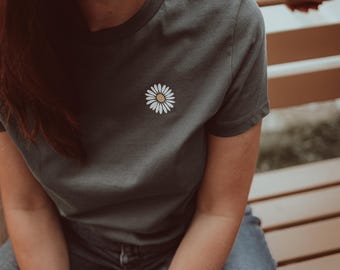 Women's small daisy organic cotton T-shirt