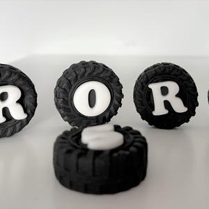 Zuckerpaste Reifen Cake Topper - Name Name Junge, Geburtstag, Tortendeko