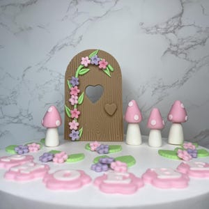 Set di decorazioni per torte a forma di giardino delle fate, decorazioni per torte a forma di fata in pasta di zucchero commestibile, decorazioni per torte di compleanno a forma di porta delle fate per feste di compleanno di bambine, decorazioni fai da te per torte