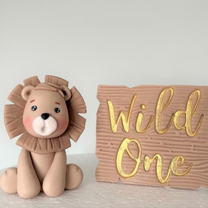 Personalized Fondant topper set. Edible lion. Fondant lion. Edible cake topper. Birthday cake edible cake topper. Plaque with gold name
