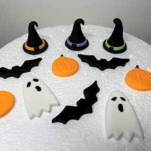 Essbare Halloween Kuchen / Cupcake Topper, Dekoration aus Zuckerpaste, Hüte, Kürbisse, Fledermäuse, Geister