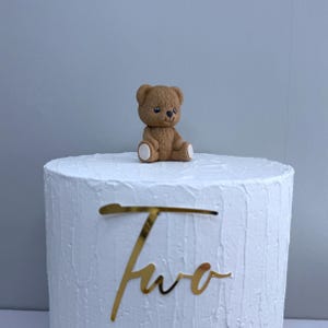Decorazione per torta a forma di orsetto. Decorazione commestibile per torta. Battesimo. Baby Shower. Decorazione in pasta di zucchero.