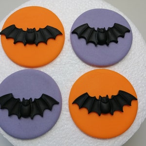 Halloween fondant toppers / Edible fondant cupcake decorations / Edible Bats for Halloween cupcakes