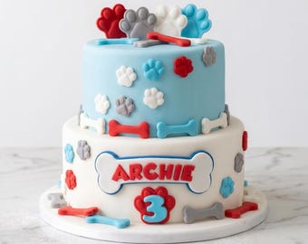 Adorno de fondant con temática de perros: huesos y huellas. Decoración para tarta de cumpleaños.