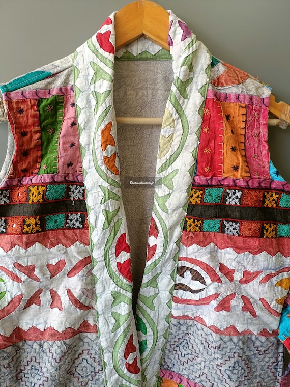 Embroidered top sleeveless jacket