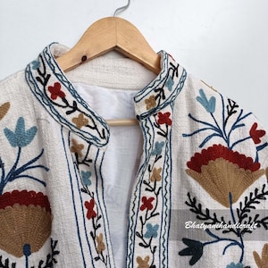 Handmade Suzani Embroidery Jacket, Winter Wear Jacket Coat, Womens Coat, Suzani Short Jacket, TNT Fabric Suzani Jacket, Robe, Gift For Her Bild 3