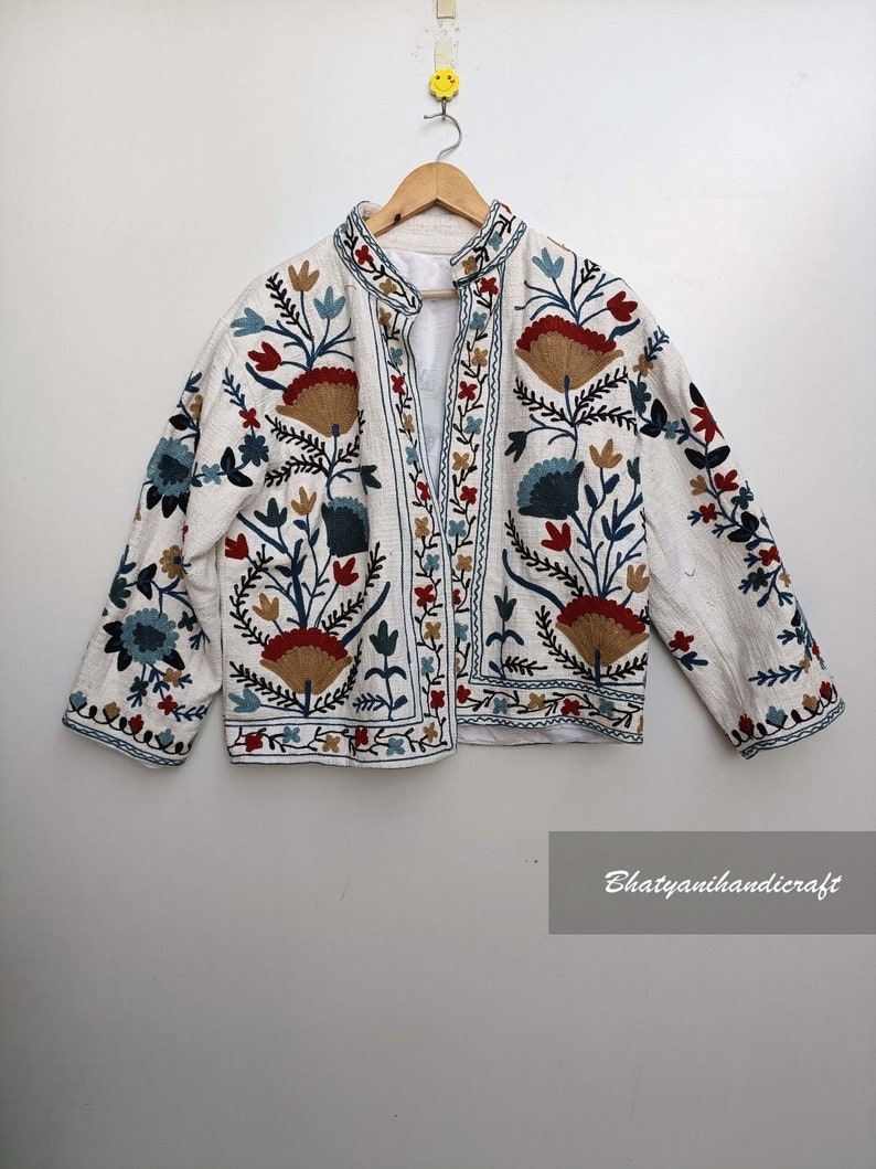 Handmade Suzani Embroidery Jacket, Winter Wear Jacket Coat, Womens Coat, Suzani Short Jacket, TNT Fabric Suzani Jacket, Robe, Gift For Her Bild 1
