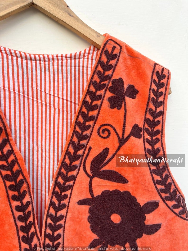 Veste gilet floral Suzani en velours brodé à la main Veste courte automne Cachemire ouzbek Crewel Les femmes portent un cadeau spécial 9 couleurs de gilet image 5
