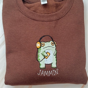 Jammin' Frog Broderad Brun Rundkrage, T-shirt eller Hoodie