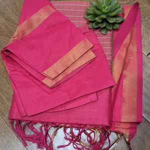 Uppada silk sari in a very pretty pink combination with podi kattam or small checks on the body. Lightweight sari. Stitched blouse included