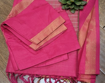 Uppada silk sari in a very pretty pink combination with podi kattam or small checks on the body. Lightweight sari. Stitched blouse included