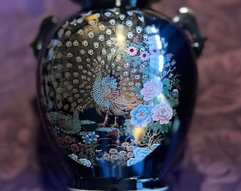 Jarrón antiguo japonés con diseño de pavo real imperial