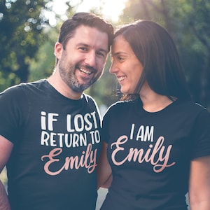 Camisetas personalizadas para parejas, Si se pierde, vuelve con tu bebé, camisetas divertidas para parejas, camisetas personalizadas para parejas, regalos editables para parejas, camisetas para él y para ella