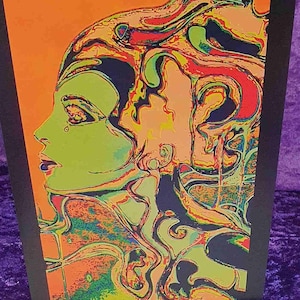 Retrato sensual en estilo art nouveau "La chica es tan maravillosa". Tarjeta de felicitación con arte vibrante de la pintura original de Robbie.
