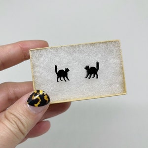 Scaredy Cat Black Cat Earrings Halloween Cat Jewelry Hypoallergenic Stud Earrings for Adults and Children