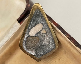 Handgemaakte koperen broche met gemengde halfedelstenen gepolijste steen, ongebruikelijke ambachtelijke sieraden broche pin