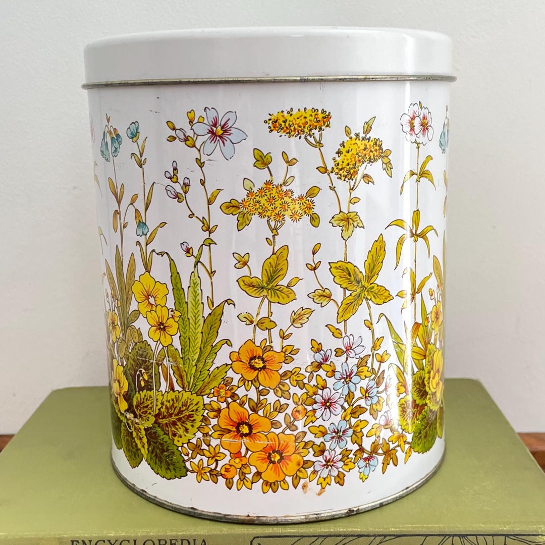 Retro Raspberry Ruffle Tin Vintage Biscuit Tin 1960s 1970s Retro Kitchenware *some Marks - See ...