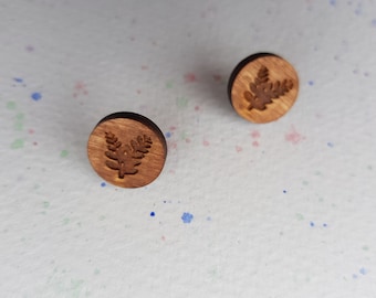Minimalistische houtplantenstuds. Gegraveerd, Eco, Hippie verzilverde oorbellen
