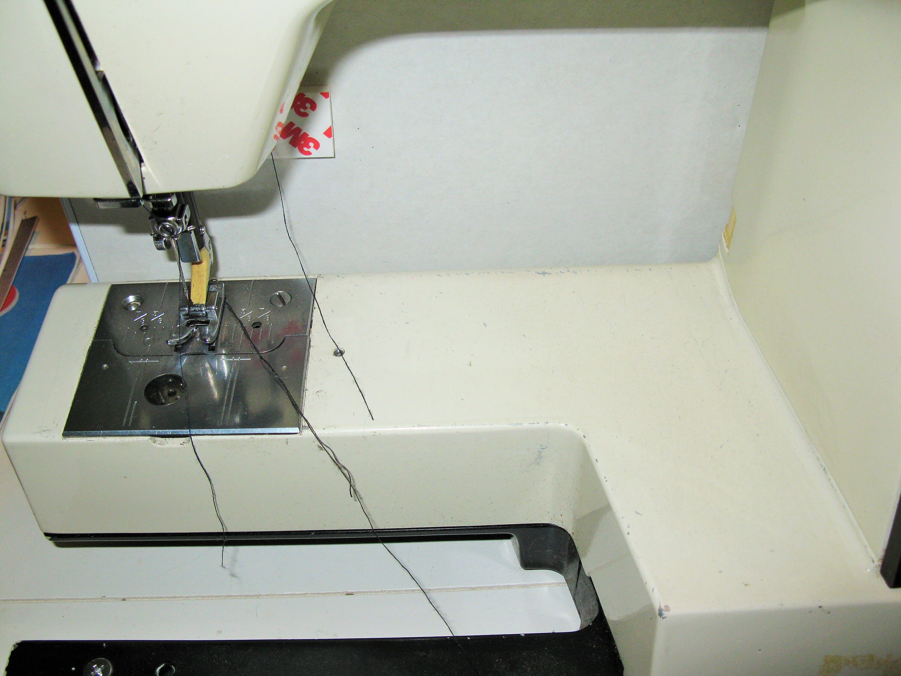 Vintage Kenmore Sewing Machine With 21 Built in Stitch Patterns. Model