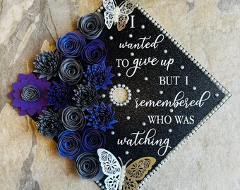 Decoración de birrete de graduación / Adorno para birrete de graduación / Adorno para birrete / Diseño de birrete de graduación / Birrete de graduación con flores / Adorno para birrete de graduación