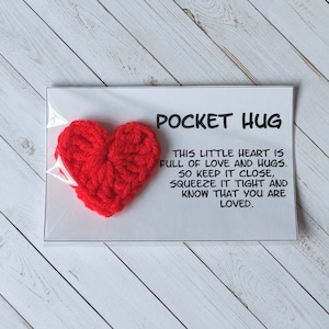 Pochette câlin coeur, cadeau attentionné, cadeau câlin au crochet, ami spécial, cadeau tu m'as manqué, cadeau d'amour, je pense à vous, premier jour d'école, câlin