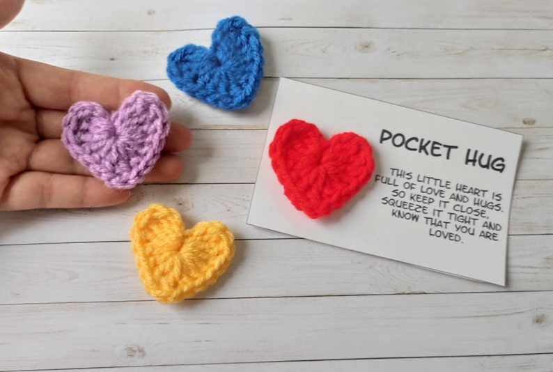 Cœur câlin dans une pochette, Cadeau attentionné, Cadeau câlin au crochet, Un ami spécial, Cadeau tu m'as manqué, Cadeau je t'aime, Je pense à vous, Premier jour d'école, Câlin image 2