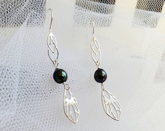 Dragonfly-inspired freshwater pearl necklace and earring set