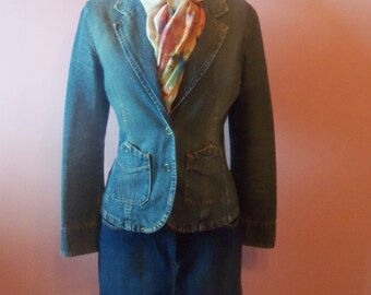 Une veste Mangue vintage, bleue, en denim, 100% coton / Tailles XS/S/ 36 / 38 (UE) / 8/10 (UK)