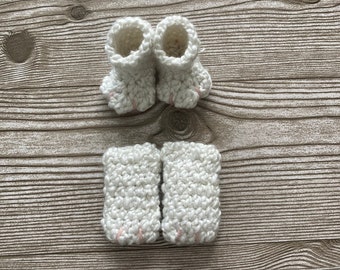 Crochet Bunny Booties and Mittens, Baby Set, 0-3/3-6 Months, Baby Shower Gift, Photo Prop, Animal Paws Set, Gender Neutral, Soft Bottoms