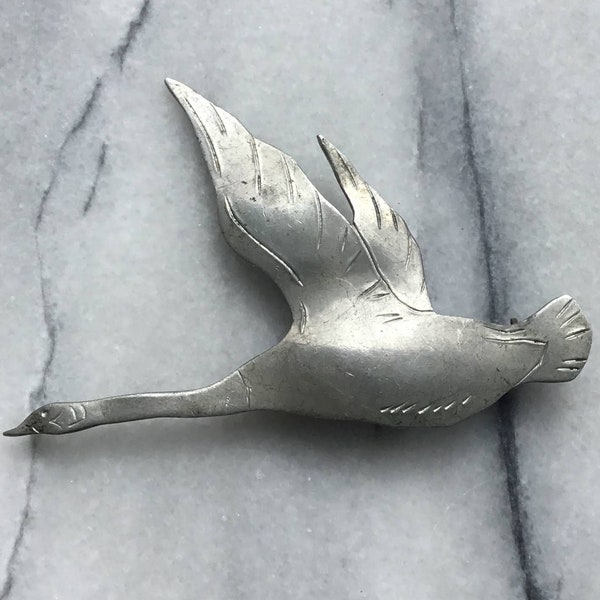 Vintage Etched Detailing Silver Tone Soaring Bird in Flight Brooch Pin