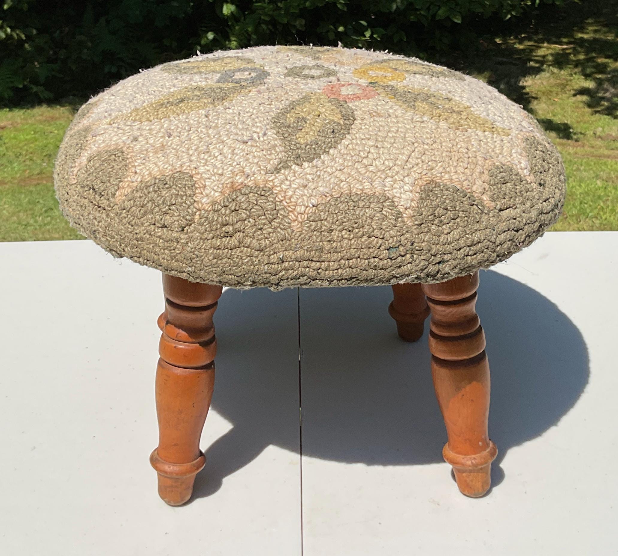 ヴィンテージフックラグ 花柄リーフ＆丸型木製フットスツール 回転脚