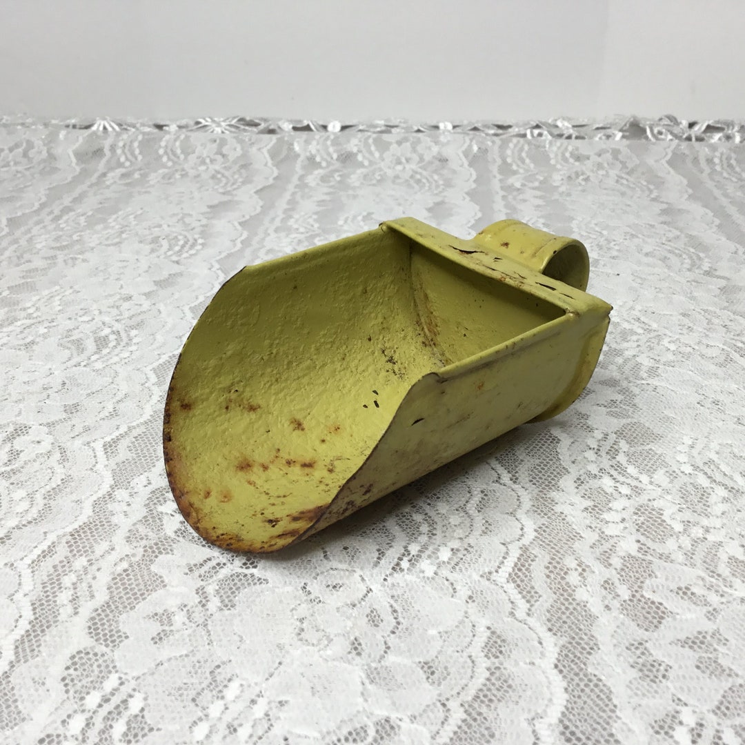 Vintage Primitive Small Chippy Yellow Metal Scoop With Loop Handle 4.5 ...