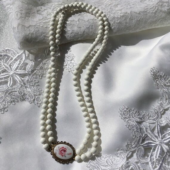 Vintage 2 Strands White Beaded Necklace With Deco… - image 5