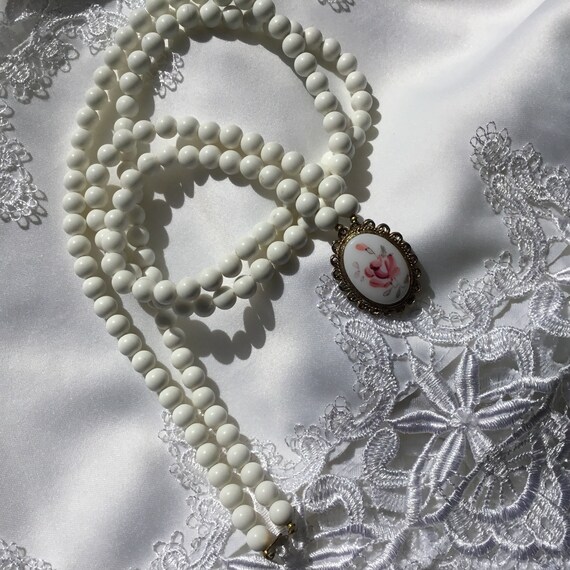 Vintage 2 Strands White Beaded Necklace With Deco… - image 4
