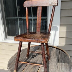 Antique Paris Mfg Co Child&#39;s Dark Stain Wood Chair No 15 South Paris ME 21.5&quot;H