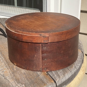 Antique Early Dark Wooden Circular Pantry Box & Lid 7.75&quot; D Primitive Americana