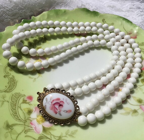 Vintage 2 Strands White Beaded Necklace With Deco… - image 7