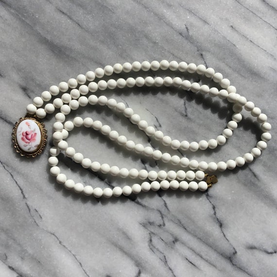 Vintage 2 Strands White Beaded Necklace With Deco… - image 3